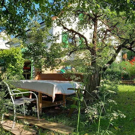 Freilandhof مزرعة للإقامة Ötisheim